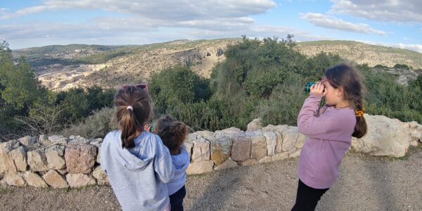 Lire la suite à propos de l’article Comment amener les enfants à aimer randonner? איך גורמים לילדים לאהוב לטייל